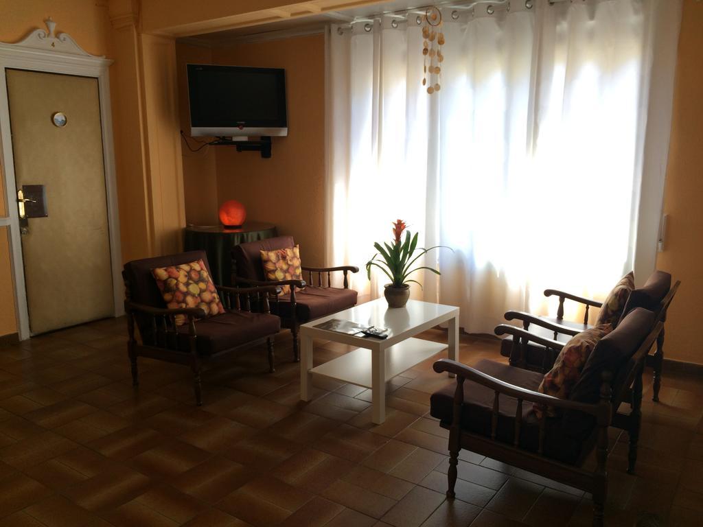 Hostal Valls Барселона Екстериор снимка