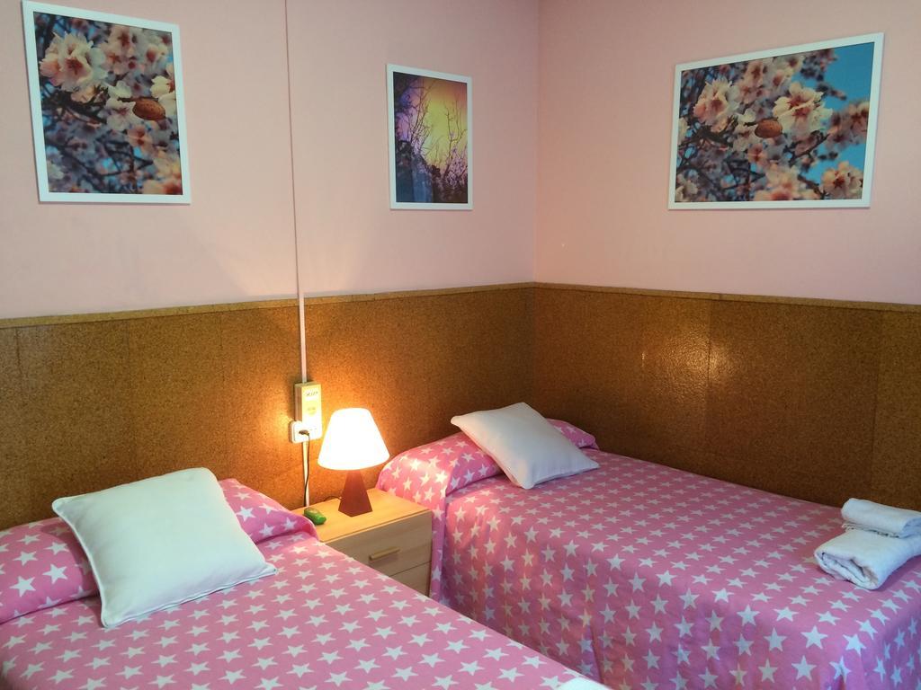 Hostal Valls Барселона Екстериор снимка