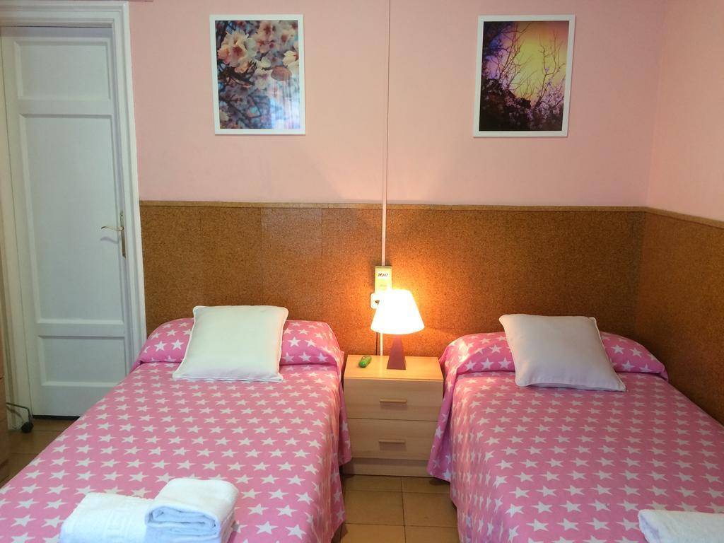 Hostal Valls Барселона Екстериор снимка