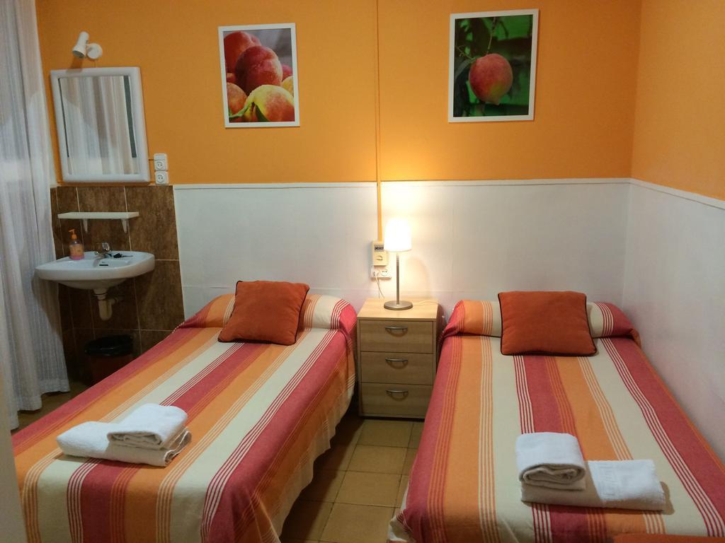 Hostal Valls Барселона Екстериор снимка