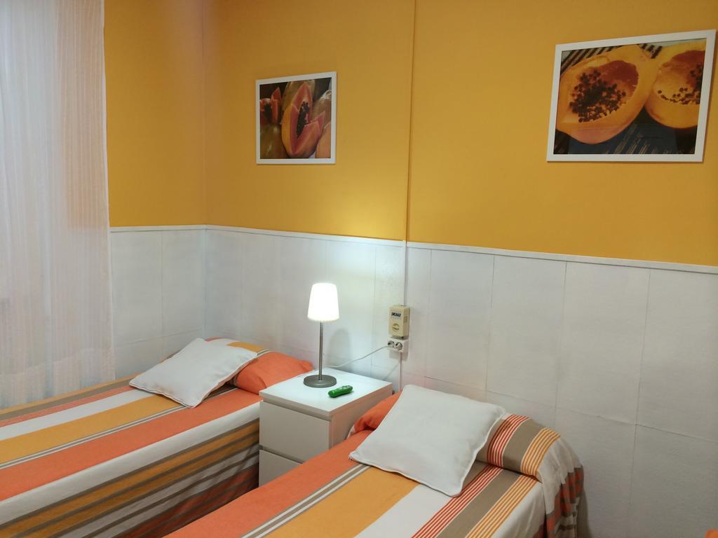 Hostal Valls Барселона Екстериор снимка
