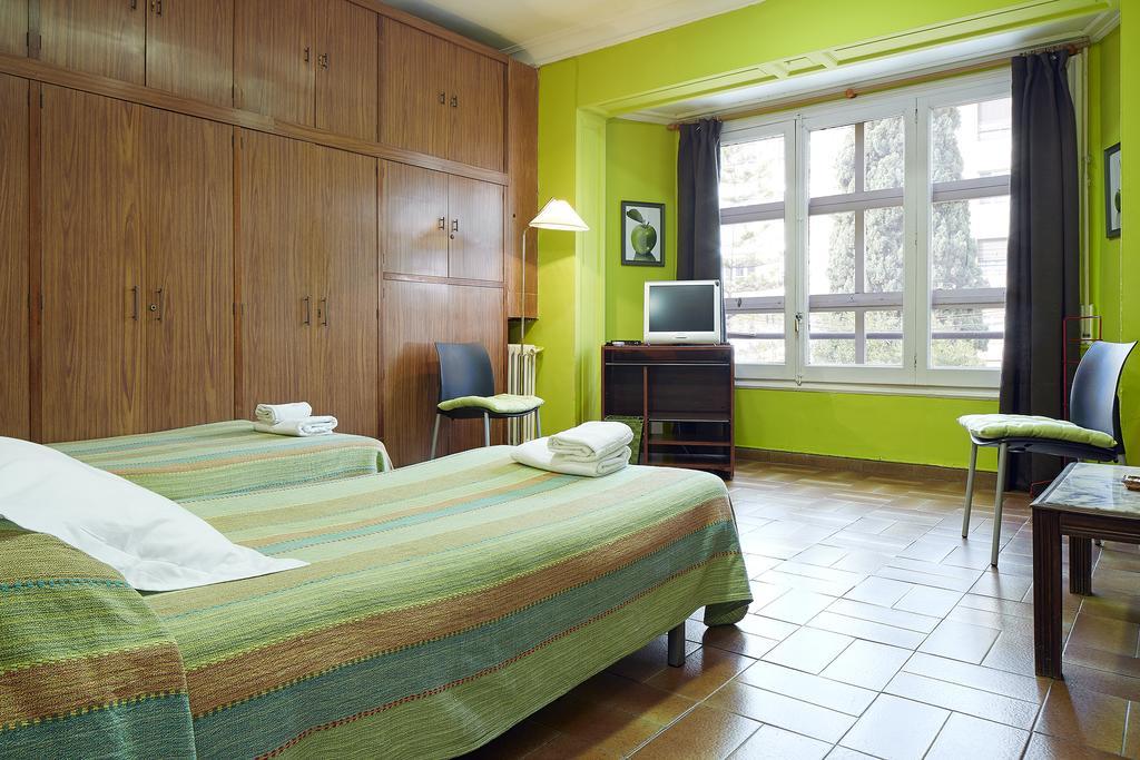 Hostal Valls Барселона Екстериор снимка