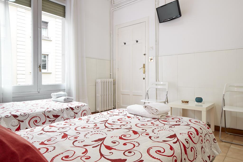 Hostal Valls Барселона Екстериор снимка