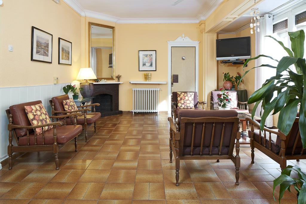 Hostal Valls Барселона Екстериор снимка