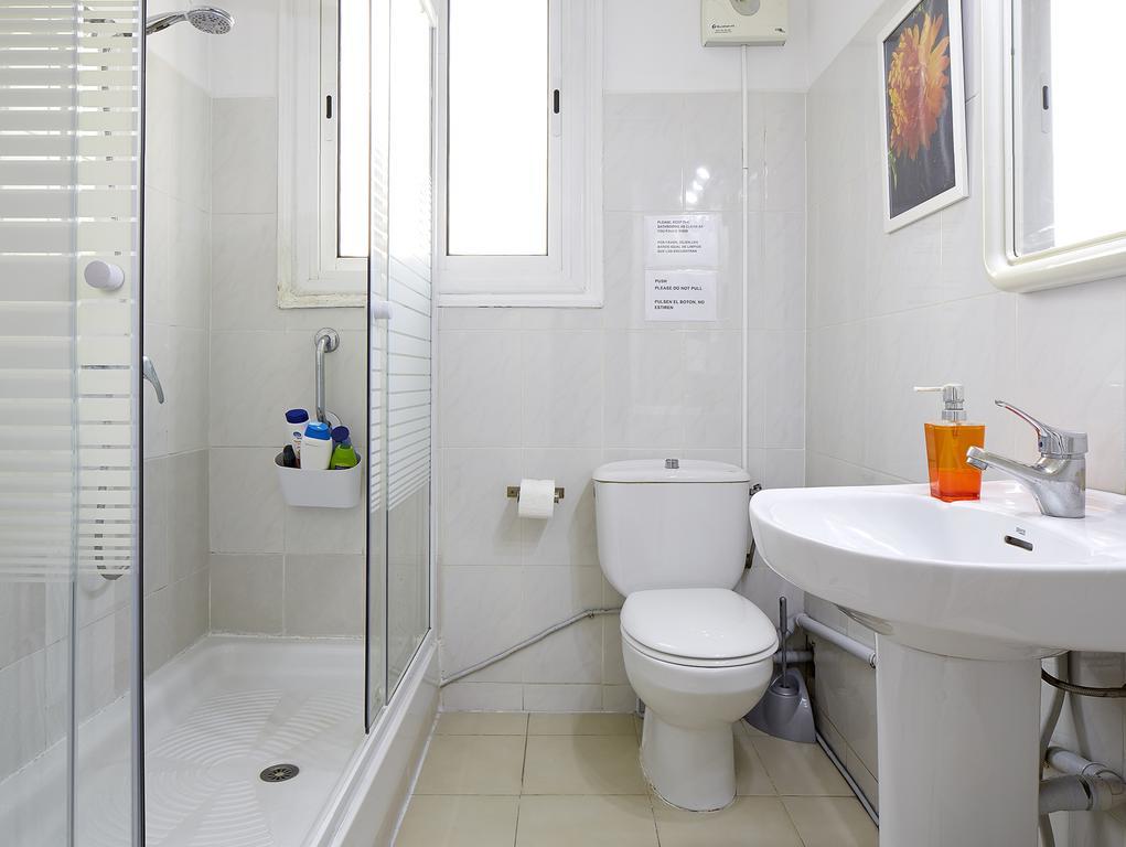Hostal Valls Барселона Екстериор снимка