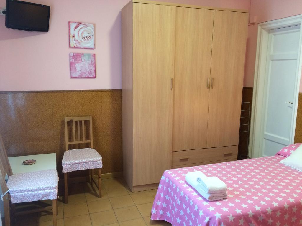 Hostal Valls Барселона Екстериор снимка