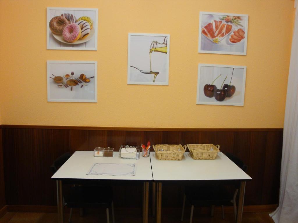 Hostal Valls Барселона Екстериор снимка