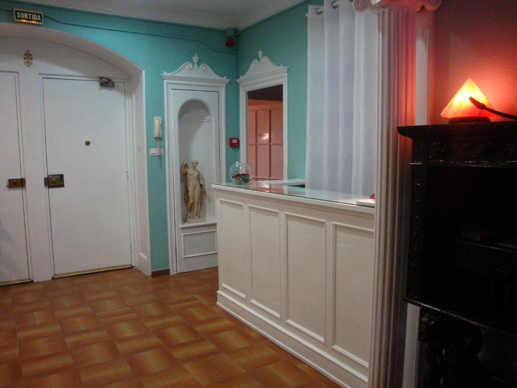 Hostal Valls Барселона Екстериор снимка