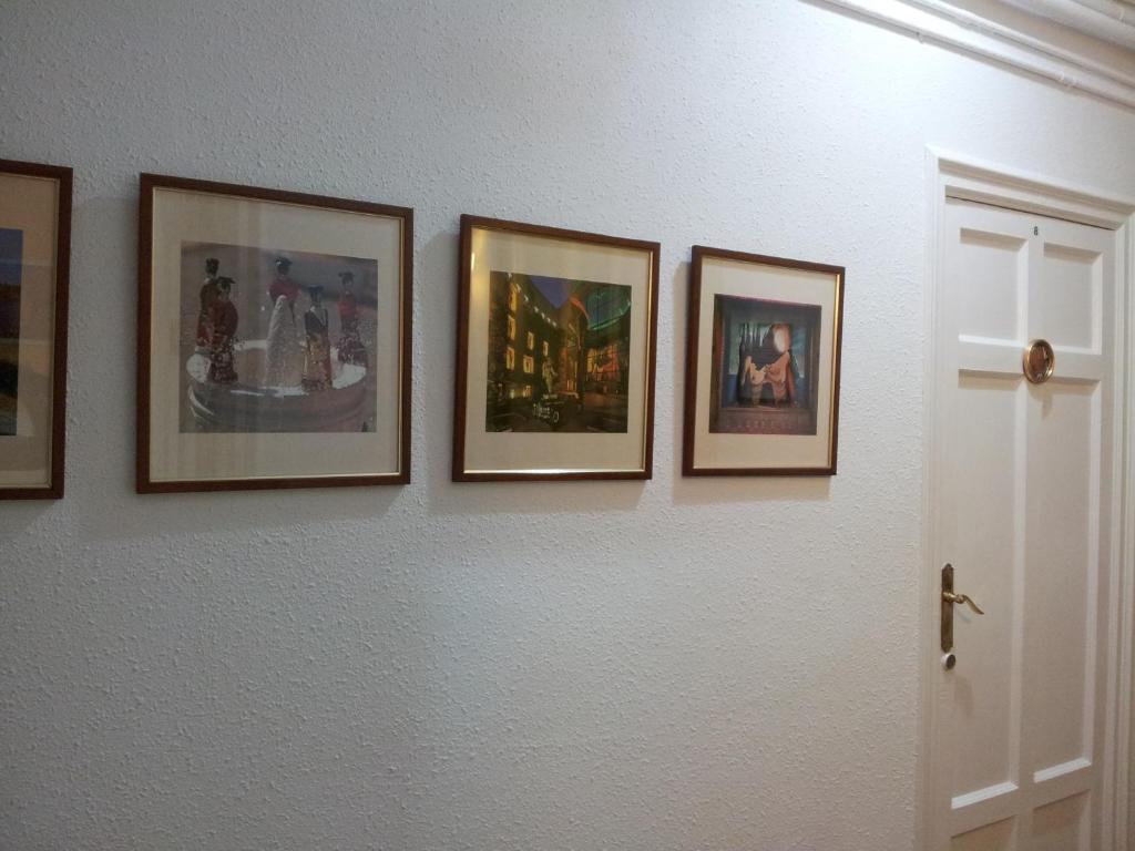 Hostal Valls Барселона Екстериор снимка